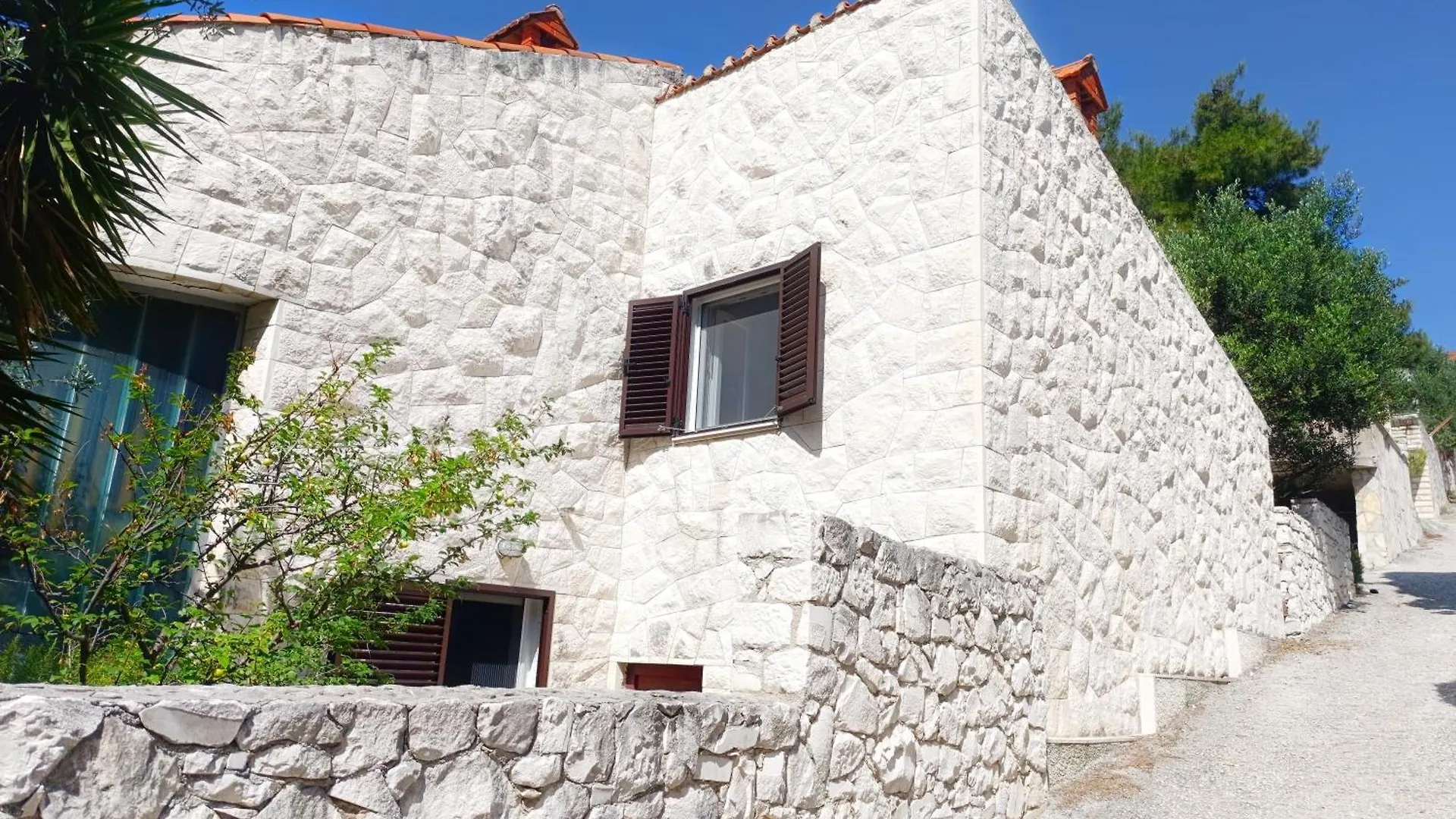 Seastone Villa Alta